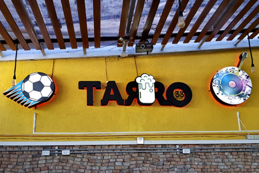 Logotipo 3D y ornamentos